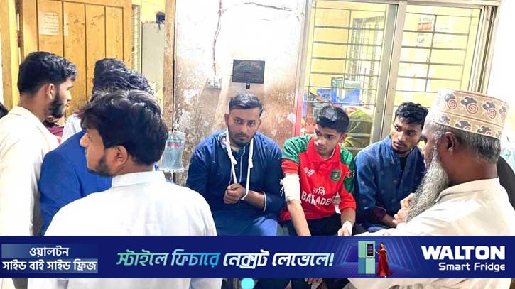 ফেস্টুন টাঙান নিয়ে লক্ষ্মীপুরে বিএনপি-জামায়াত সংঘর্ষ, আহত ৪