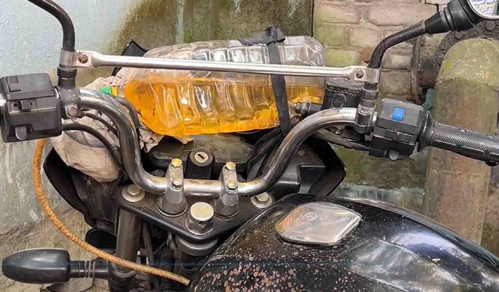 পেট্রোলে মেশানো পানি ও সালফার এ জং পড়ে ছিদ্র হচ্ছে বাইকের ট্যাংকি