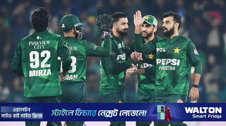 সাইমের অলরাউন্ড নৈপুণ্যে অস্ট্রেলিয়াকে হারাল পাকিস্তান