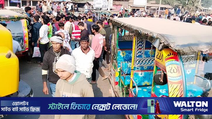 ঢাকা-ময়মনসিংহ মহাসড়কে অটোরিকশা চালকদের বিক্ষোভ