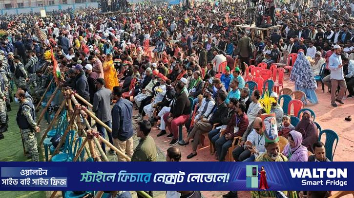 পলোগ্রাউন্ড অভিমুখে জনস্রোত