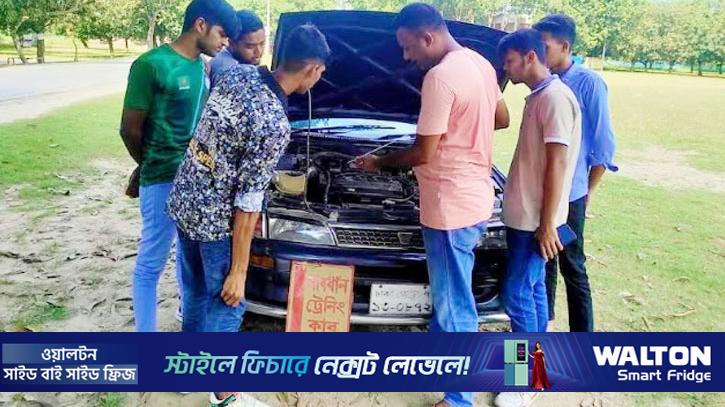 চাঁপাইনবাবগঞ্জে নিয়ম ভেঙে সড়কে অদক্ষ চালক