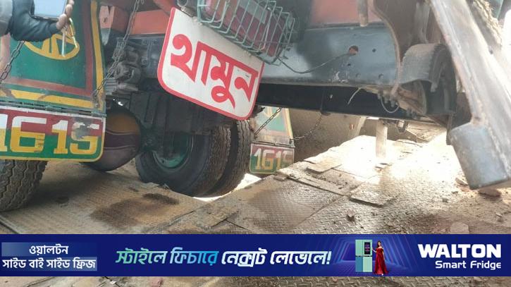 কুড়িগ্রামে সেতুর পাটাতন ভেঙে যান চলাচল বন্ধ