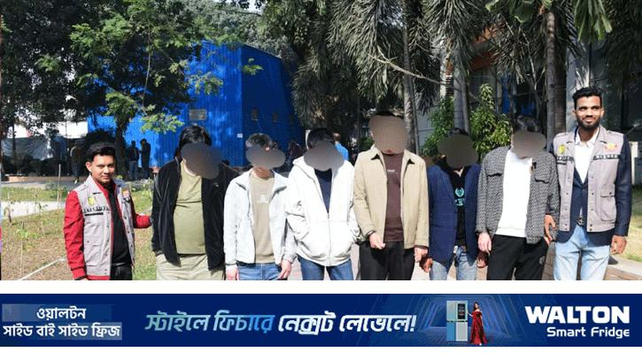 চীনা নাগরিকসহ প্রতারক চক্রের ৮ সদস্য গ্রেপ্তার, জব্দ ৫১ হাজার সিম