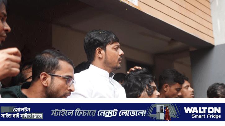 নাসীরুদ্দীন পাটওয়ারীর ওপর আবারো ডিম নিক্ষেপ, ভুয়া ভুয়া স্লোগান