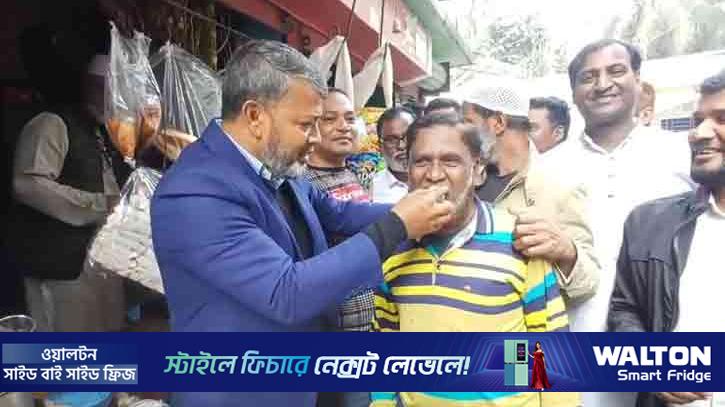 বিএনপি থেকে বহিষ্কার, খুশিতে মিষ্টি বিতরণ
