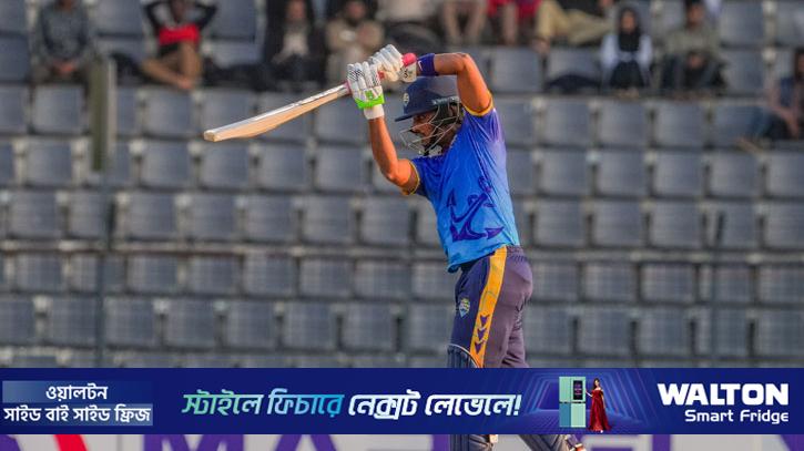 ৬ বলে ৪ উইকেট হারানোর ধস সামলে চট্টগ্রামের রুদ্ধশ্বাস জয়