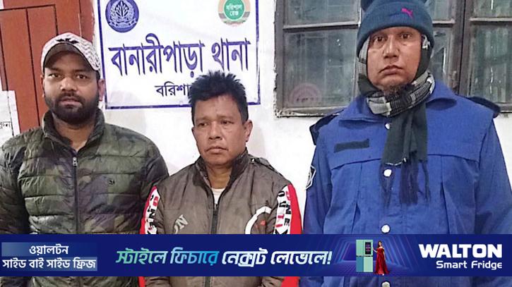 পুলিশ গেলে নিজেই পাইপগান বের করে দেন আ.লীগ নেতা