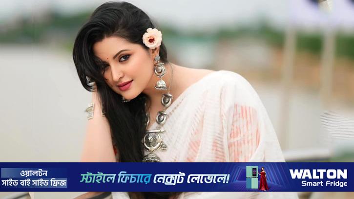 ক্ষুব্ধ পরীমণি বললেন, আমার পাগল পাগল লাগতেছে