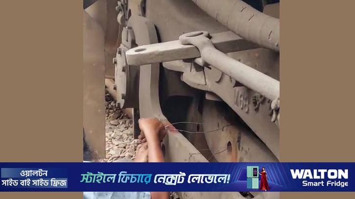 অল্পের জন্য বড় দুর্ঘটনা থেকে রক্ষা পেল ‘মহুয়া এক্সপ্রেস’