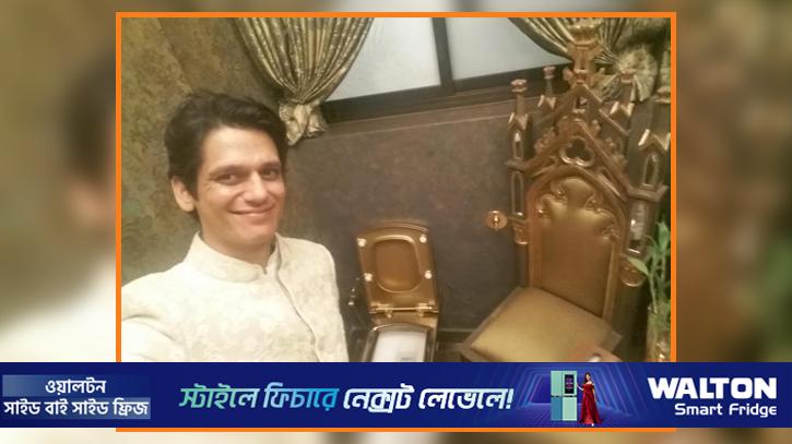 অমিতাভের ‘গোল্ডেন টয়লেটে’ বিজয়ের সেলফি