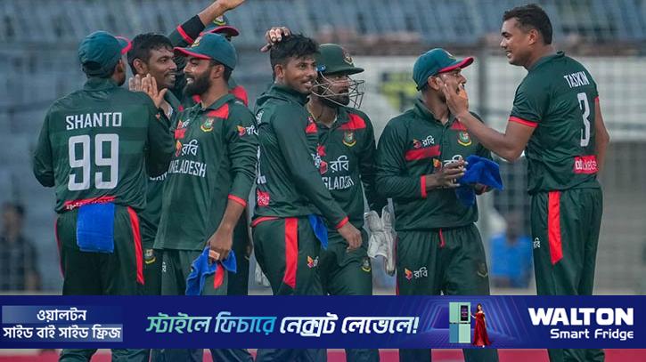 বৃষ্টির আগে বাংলাদেশের বোলারদের দাপট