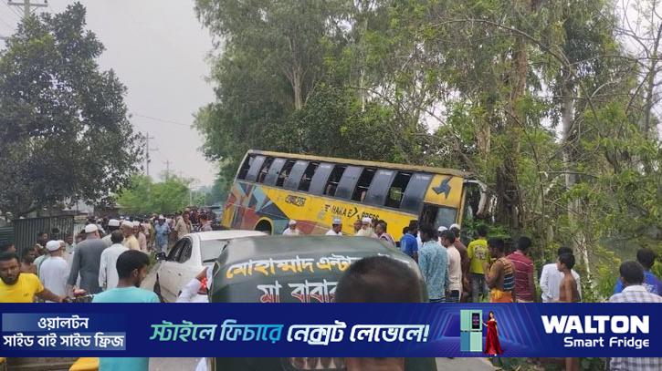 সিরাজগঞ্জে বাসচাপায় স্বামী-স্ত্রীসহ নিহত ৩