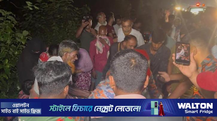 মায়ের কোল থেকে ছিটকে ট্রাকচাপায় শিশুর মৃত্যু, প্রাণ গেল উদ্ধারকারীরও