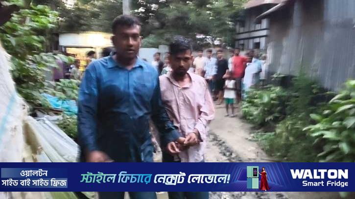 পুলিশ দেখে পুকুরে ঝাঁপ দিয়েও শেষ রক্ষা হলো না