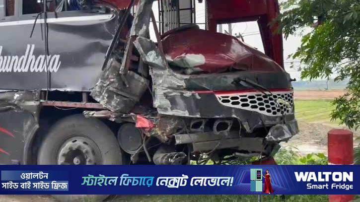 ধামরাইয়ে ২ বাসের মুখোমুখি সংঘর্ষে আহত ২৫