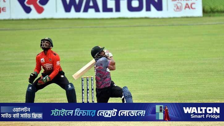 রুদ্ধশ্বাস জয় আবাহনীর, হেরে শিরোপার লড়াই জমিয়ে দিল মোহামেডান