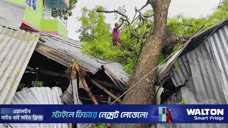 খোকসায় দেড় মিনিটের ঝড়ে লন্ডভন্ড ৩ গ্রাম 