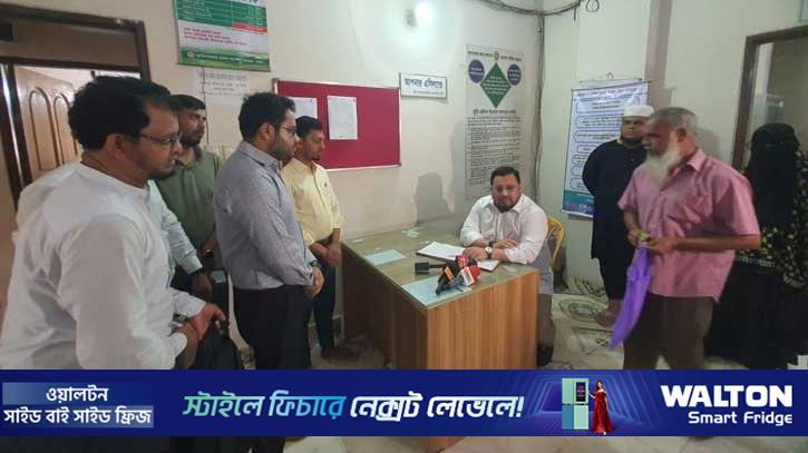 সাভারে ভূমি অফিসে আকস্মিক পরিদর্শনে প্রতিমন্ত্রী
