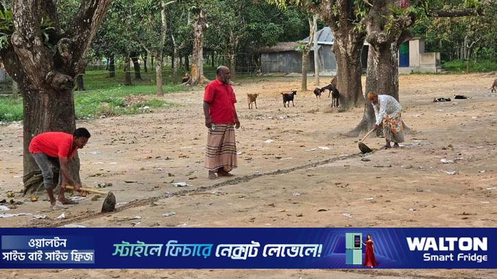 পদাগঞ্জে হাঁড়িভাঙ্গা আমের বাজারে নেই বিক্রয় শেড
