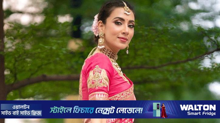 লাইফলাইনের পোস্টারে নজড় কাড়লেন মিম
