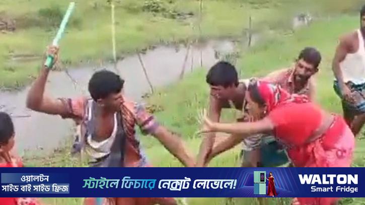 নোয়াখালীতে প্রকাশ্যে নারীকে পেটানোর ভিডিও ভাইরাল