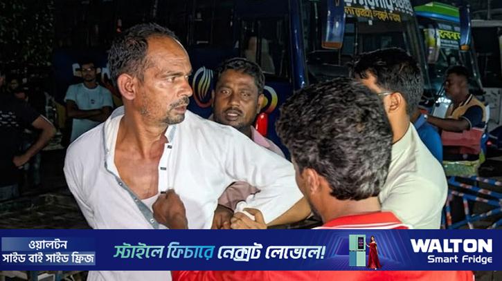 প্রতারণার অভিযোগে বিএনপি নেতাকে গণপিটুনি দিয়ে পুলিশে সোপর্দ
