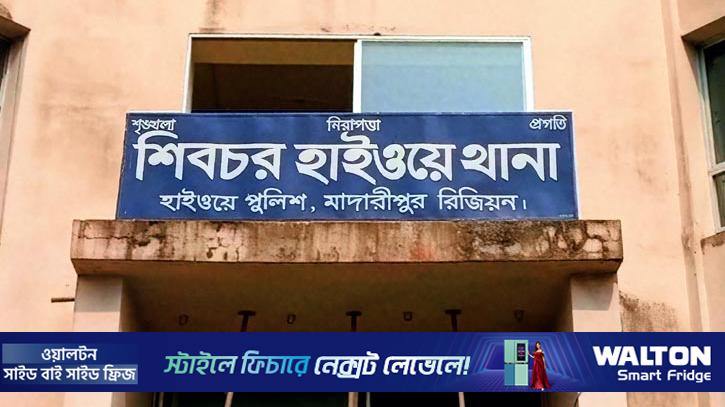 এক্সপ্রেসওয়েতে দাঁড়িয়ে থাকা ট্রাকে প্রাইভেটকারের ধাক্কা, নিহত ৪