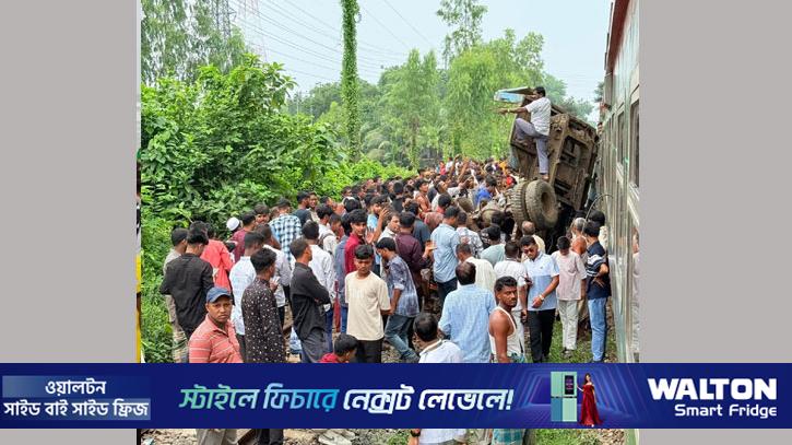 তিন ঘণ্টা পর চট্টগ্রাম রুটে ট্রেন চলাচল স্বাভাবিক