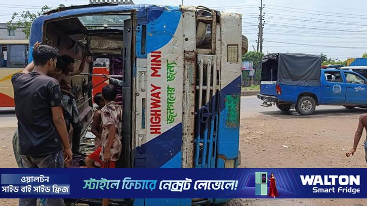 এমসি বাজার ইউটার্ন যেন ‘দুর্ঘটনার ফাঁদ’, ত্রিমুখী সংঘর্ষে আহত ৫
