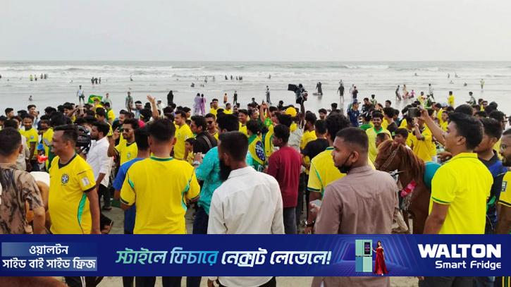 কক্সবাজারে ব্রাজিল সমর্থকদের বর্ণাঢ্য শোভাযাত্রা