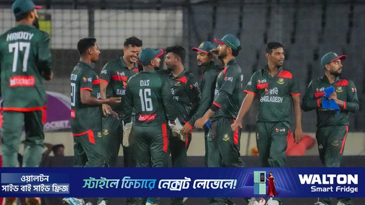 বিশ্ব চ‌্যাম্পিয়নদের হারিয়ে ক্রিকেটারদের মিলল ২ কোটি টাকা বোনাস