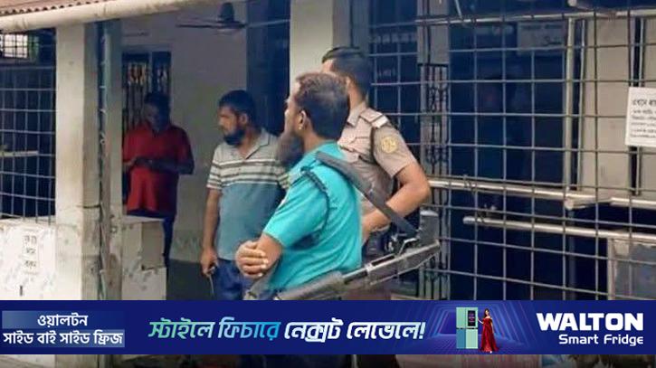 খুলনায় মসজিদে সন্ত্রাসীদের গুলি, দুই মুসল্লি গুলিবিদ্ধ
