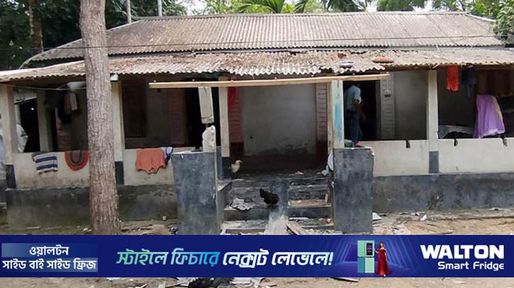 নড়াইলে দুপক্ষের সংর্ঘষে আহত ১২, বাড়িঘর-দোকান ভাঙচুর