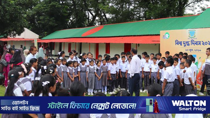 দুগ্ধ দিবসে দুই নারী উদ্যোক্তাকে সম্মাননা দিল বাকৃবি