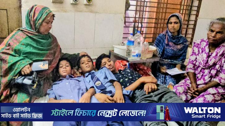 ঘরের বেড়ায় বল লাগায় তিন শিশুকে পেটানোর অভিযোগ