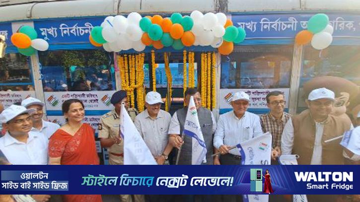 পশ্চিমবঙ্গে ভোট প্রচারে সড়কে নামল বিলুপ্তপ্রায় ট্রাম