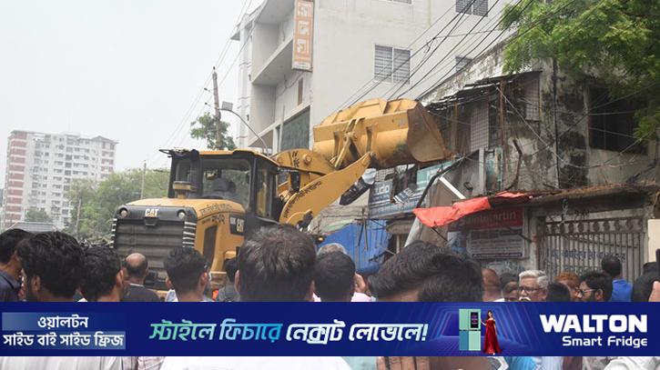 সায়েদাবাদে অবৈধ বাস কাউন্টার উচ্ছেদ শুরু