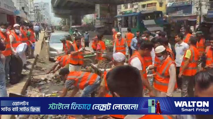 এলাকার সবাই অংশ নিলেন পরিচ্ছন্নতা অভিযানে