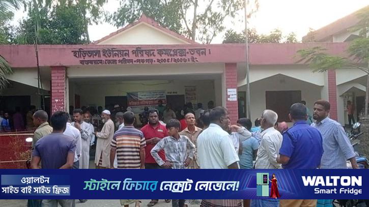 পঞ্চগড়ে ইউপি চেয়ারম্যানকে মারতে গিয়ে বিপাকে সচিব