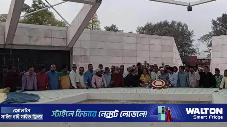 জিয়াউর রহমান ও খালেদা জিয়ার সমাধিতে পাঁচ সিটি প্রশাসকের শ্রদ্ধা