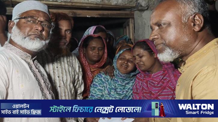 দাউদকান্দিতে দুর্ঘটনায় নিহত ৭  শ্রমিকের পরিবার পেল অনুদান