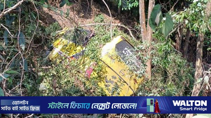 বান্দরবানে পর্যটকবাহী বাস খাদে, আহত ১৭