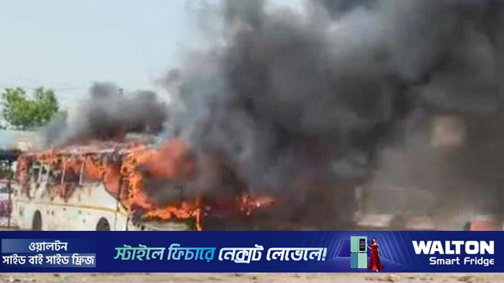 কুমিল্লায় ৩ বাসে আগুন