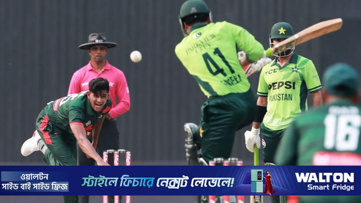 সাদাকাতের ঝড়ো ব্যাটিংয়ে পাকিস্তানের উড়ন্ত সূচনা