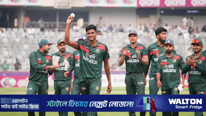 নাহিদ নামের ঝড়ে উড়ে গেল পাকিস্তান