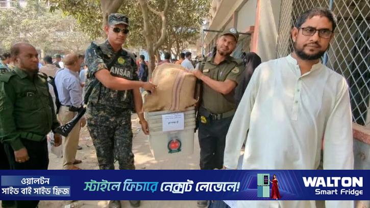 বগুড়া-৬ আসনে রাত পোহালেই ভোট, কেন্দ্রে পৌঁছাচ্ছে সরঞ্জাম