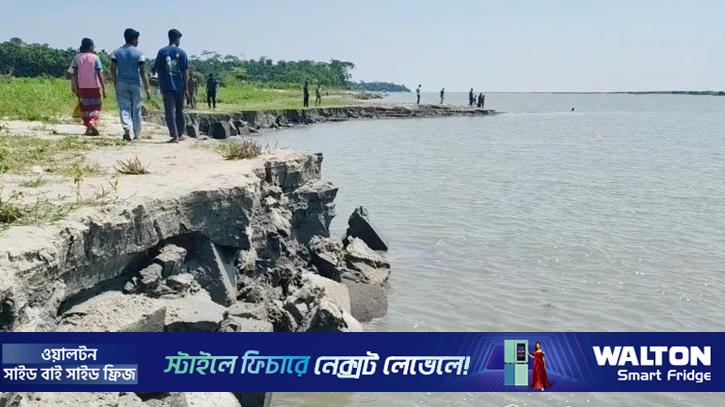 বিকেলে ছিল খেলার মাঠ, সকালে নদী