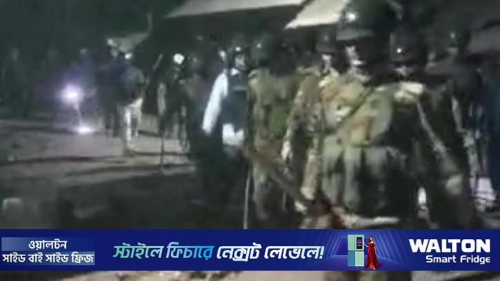 মুন্সীগঞ্জে রাতে টর্চ জ্বালিয়ে ২ পক্ষের সংঘর্ষ