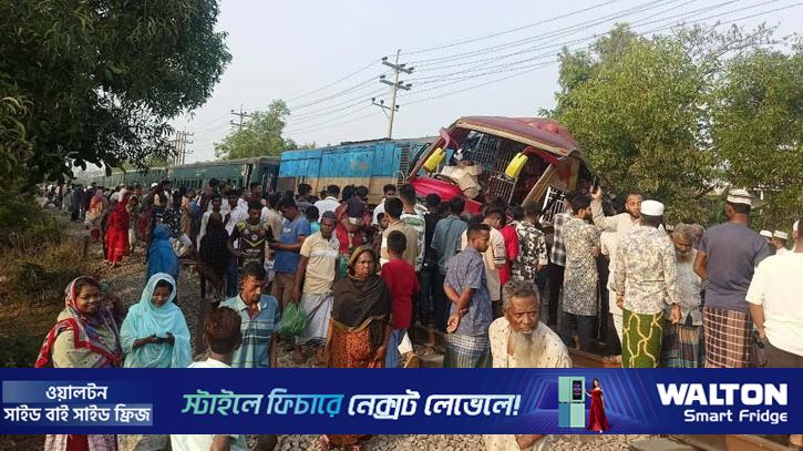 কুমিল্লায় বাস-ট্রেন সংঘর্ষের ঘটনায় তদন্তে ৬ গেটম্যানসহ অভিযুক্ত অনেকে